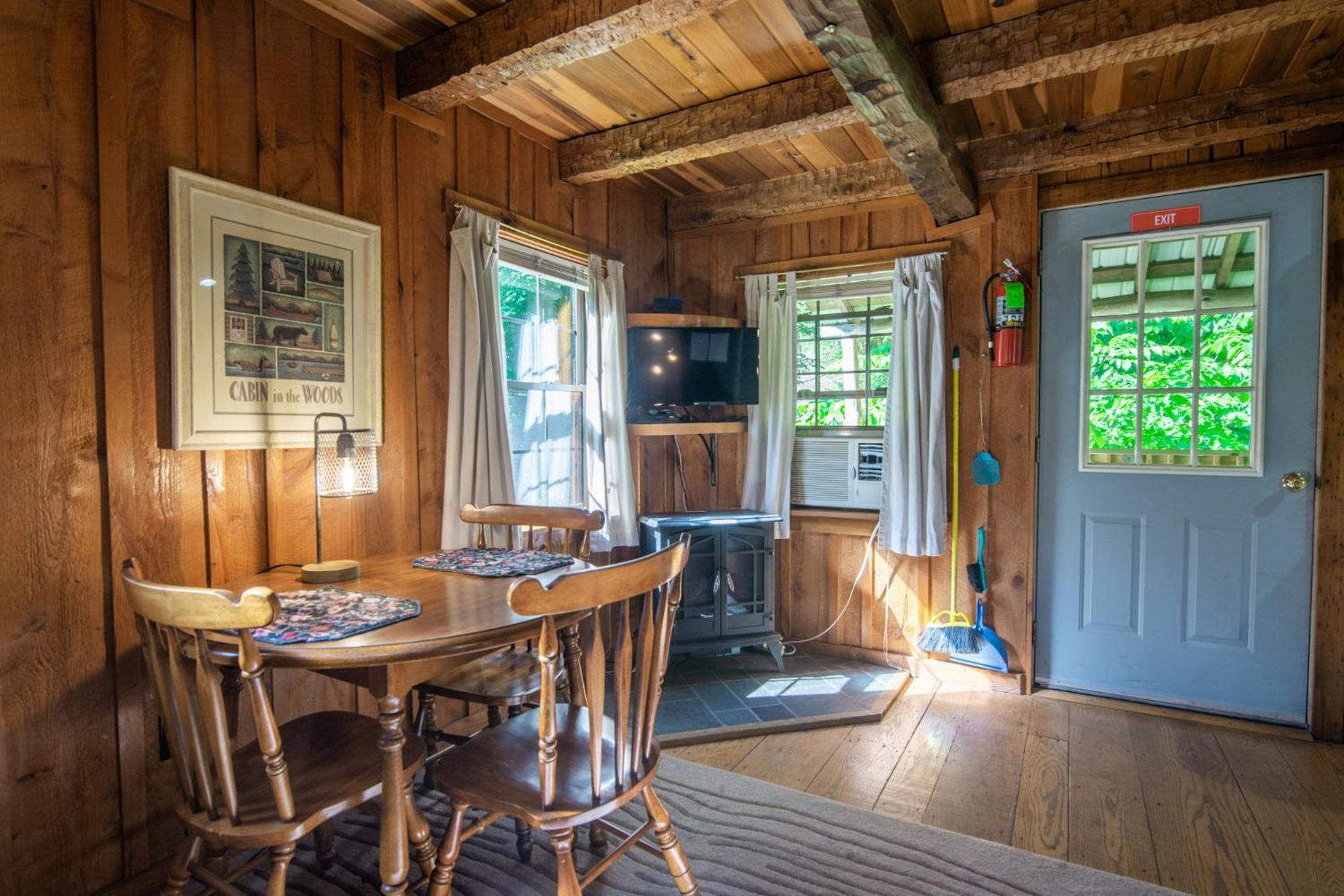 Moore House Inn & Cabins Marlinton Pokoj fotografie