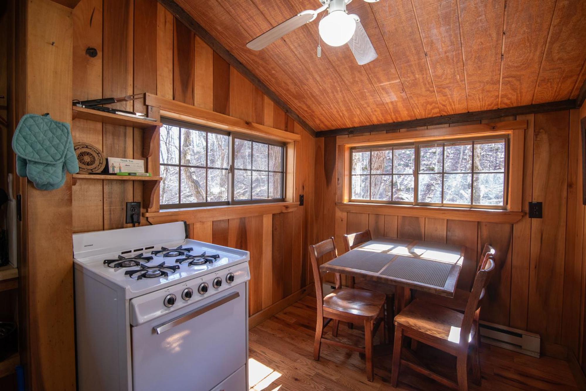 Moore House Inn & Cabins Marlinton Pokoj fotografie